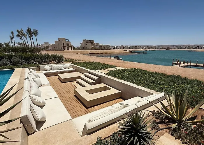 Gouna's *